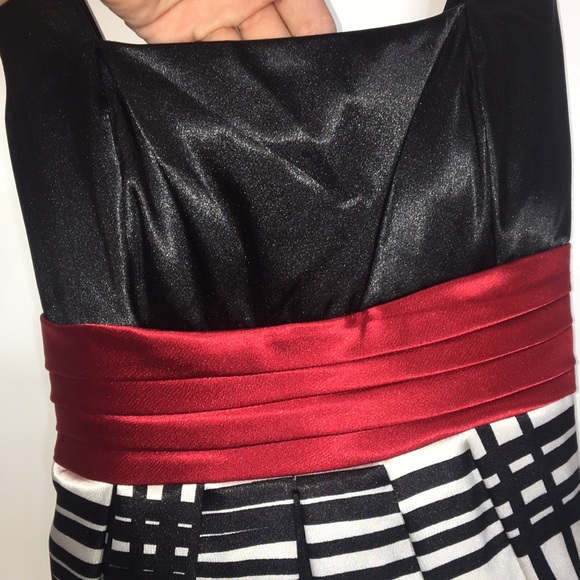 Stunning mini dress. - Picture 4 of 5